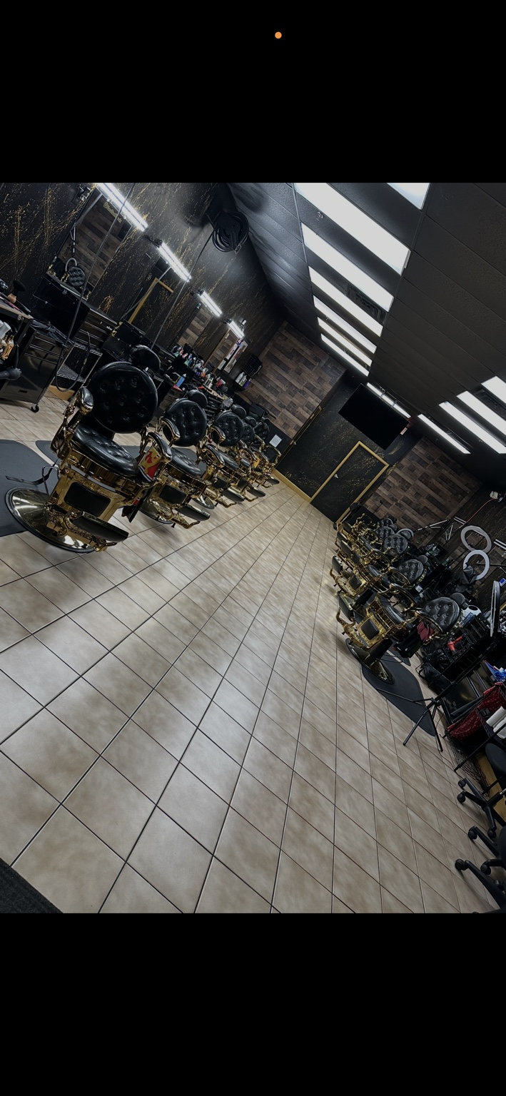 Inside Luxury Fades on Atlantic Boulevard